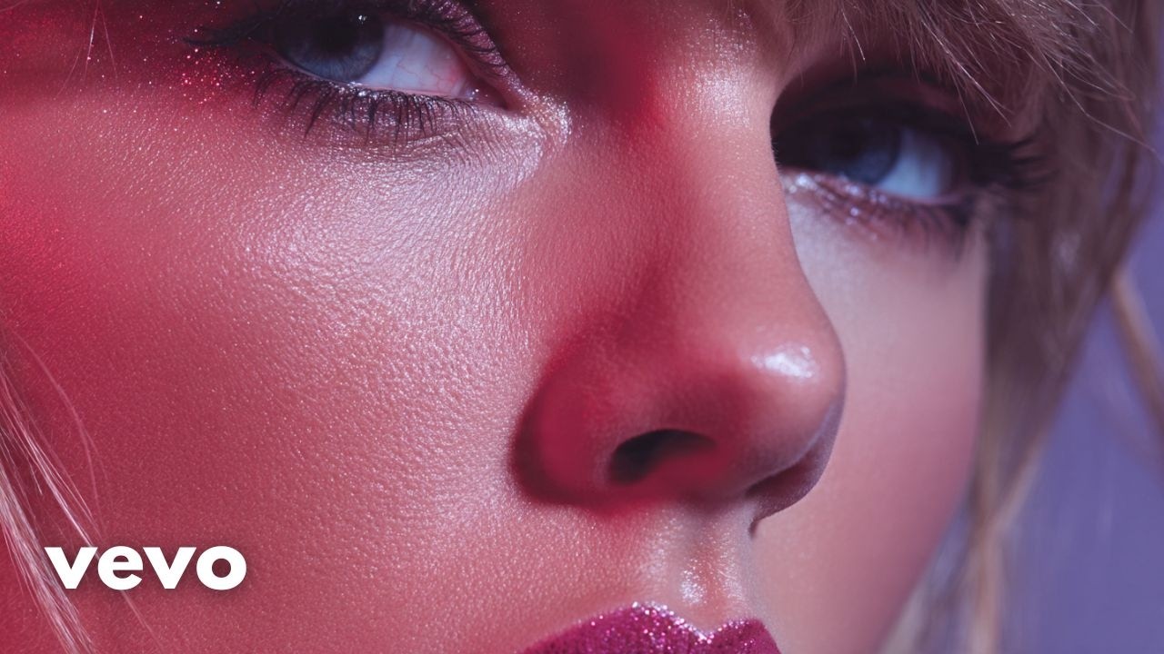 Taylor Swift - Unstoppable (Official Music Video)