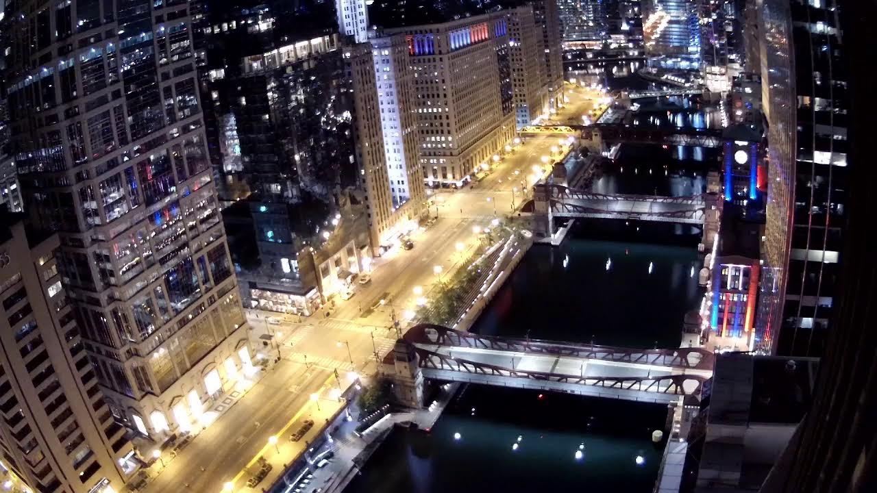 Chicago RiverWalk Live!