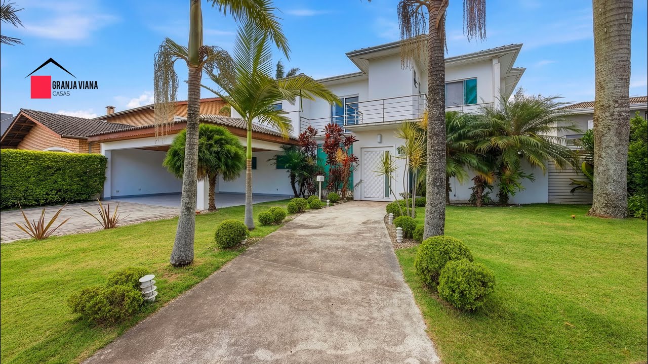 Uma casa perfeita, Granja Viana, sol o dia todo na piscina,  condomínio com lazer - R$ 2.300.000