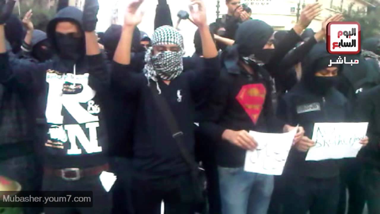 أول ظهور لجماعة  بلاك بوك  فى وسط القاهرة
