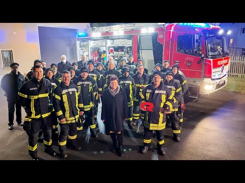 Ortsfeuerwehr Neundorf erhielt neues Fahrzeug