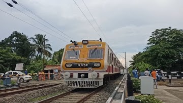 Most Aggressive Speed Modan ICF Medha EMU Local Train Dangerously Moving Through Out Railgate