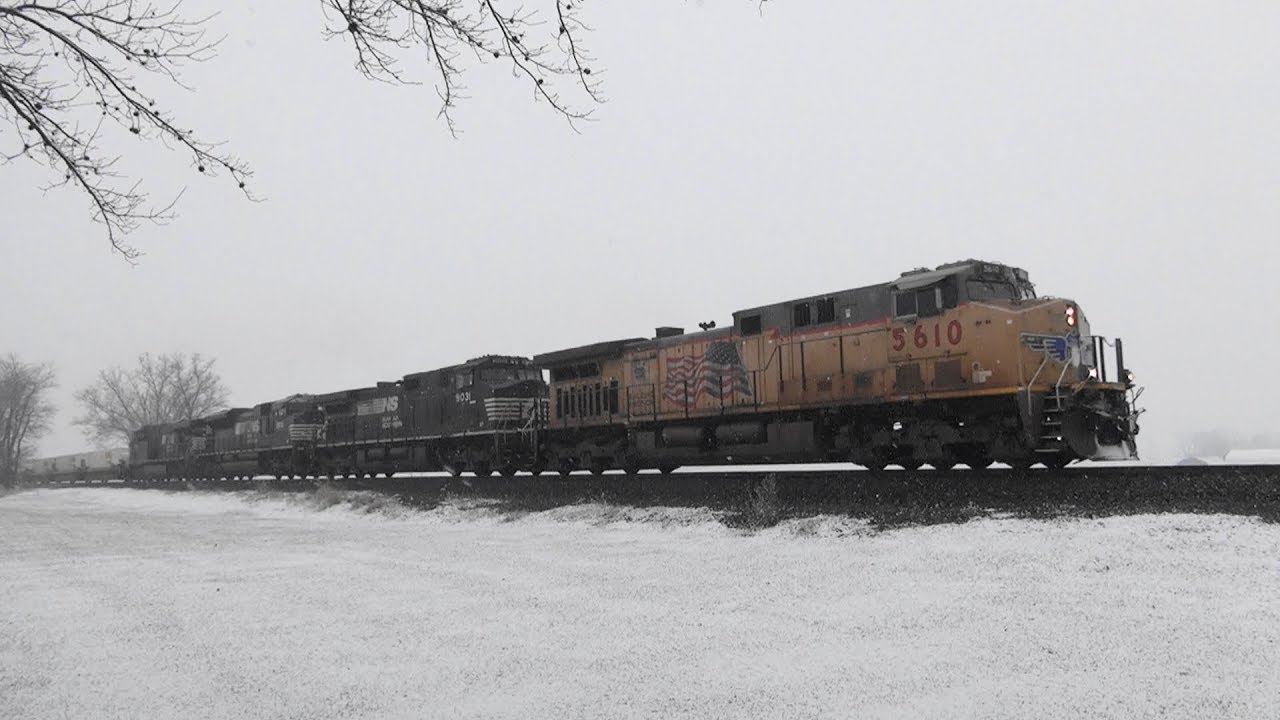 UP 5610 leads NS 202 across the NS Lurgan Branch
