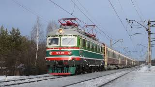 Электровоз ЧС2-216 с поездом &quot;Уральский экспресс&quot;