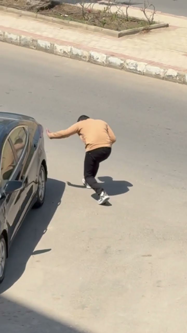 اكتر انسان بيخاف على عربيتو ?