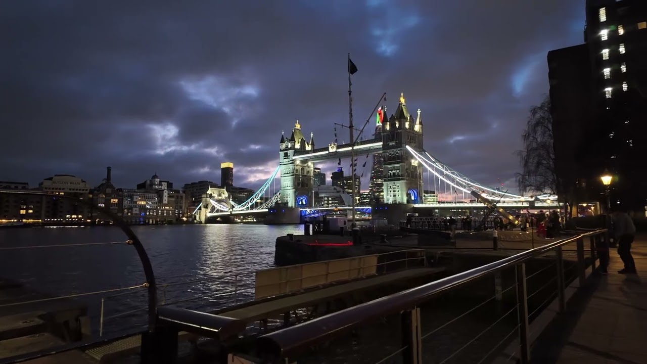 Exploring London’s Marina 🇬🇧 | Walking St Katharine Docks to Tower Bridge | Thames Riverside 4K