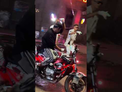 صورت مع الصواريخ ف سلامتك يا دماغى