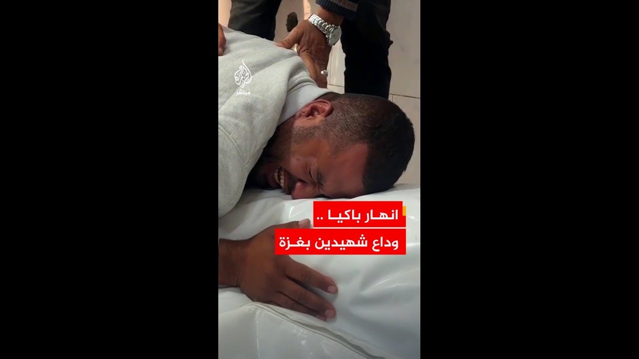 وداع شهيـدين من سائقي الشاحنات الفلسطينيين بعد أن أعدمـ ـهمـا جيش الاحتلال