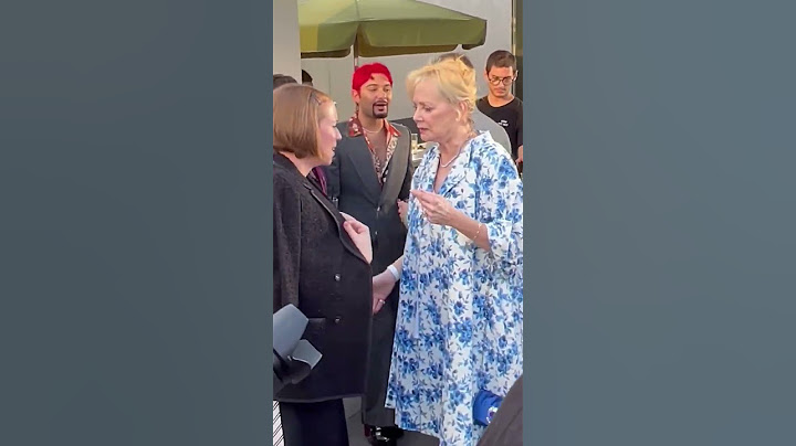 Hannah Einbinder with Jean Smart at Bustle party. #jeansmart
