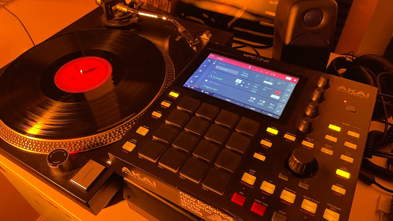 SAMPLING VINYL ON THE MPC ONE | MOBB DEEP 90S HIP HOP - YouTube