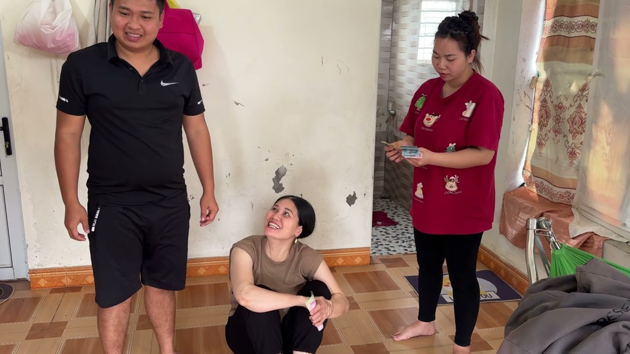 Bà Nội Mắng Hoài Vì Giám Đập Lợn Của Coca