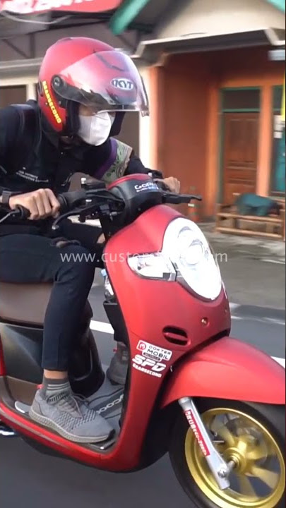 Cewek Naik Scoopy Cakep Ya? #scoopy #ridergirl #sunmori