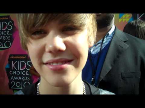 Justin Bieber talks to LA Times reporter Amy Kaufman at the 2010 Nickelodeon Kids Choice Awards.