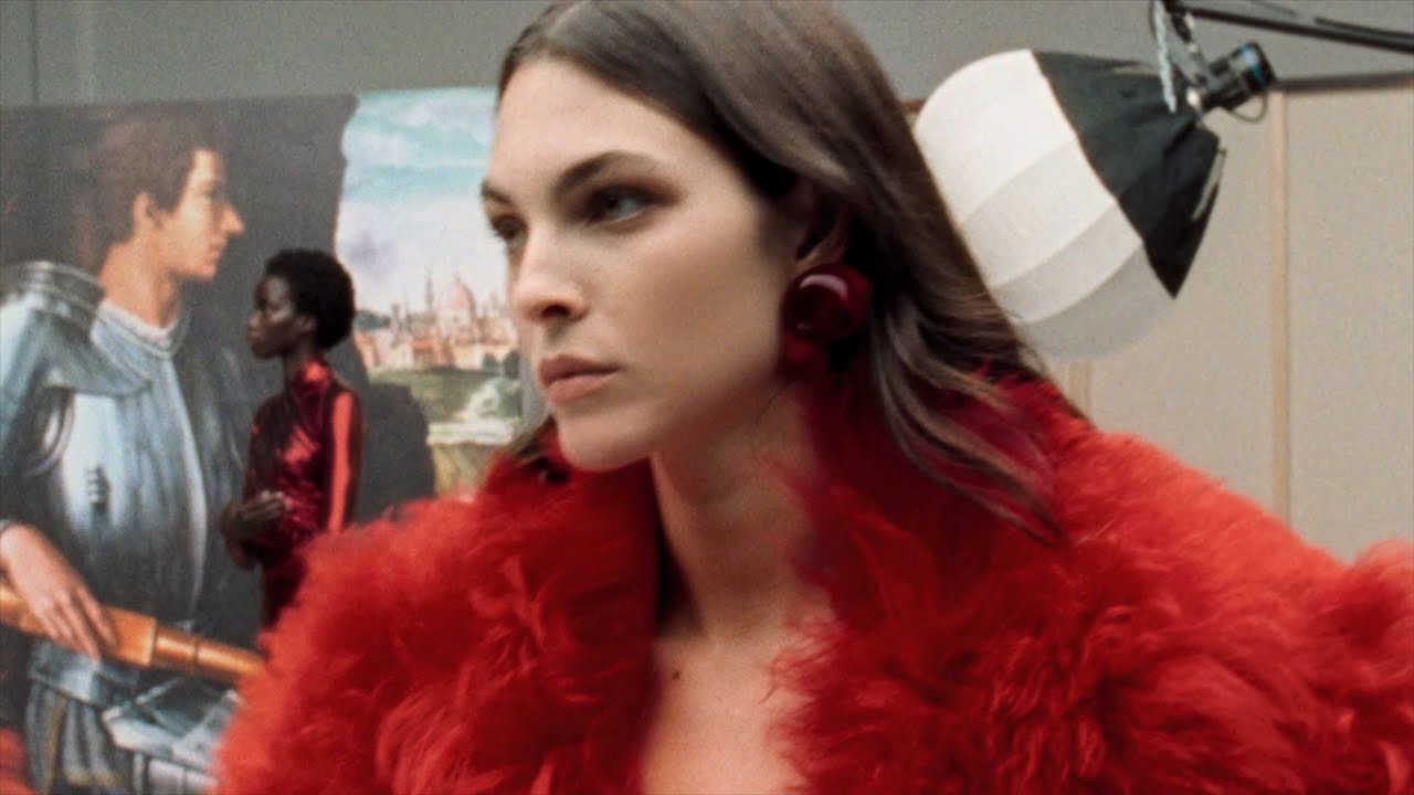 【23AW NEW】FERRAGAMO_woman / ウール ブレザー / Red Ferragamo Fall/Winter 2023 Campaign: A New Renaissance