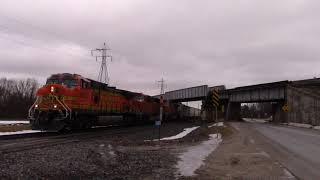 BNSF Railfanning around Galesburg, IL
Spent a very cold and windy day around the Galesburg, IL area railfanning around the yard, Amtrak depot, Peck Park, Cameron, and the ATSF and BN Mains. BNSF Railfanning around Galesburg, IL