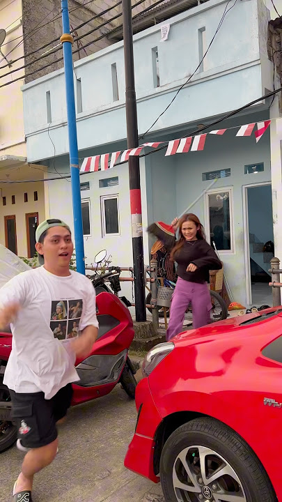 Ada yg tau kenape si jomblo ikut kabur?😁