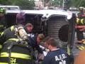 Rescate en vivo de camioneta volteada en New York