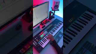 Skyline Phantom - Summer Nights Novation 61 SLMk3 by #wearenovation #synthwave #midikeyboard
