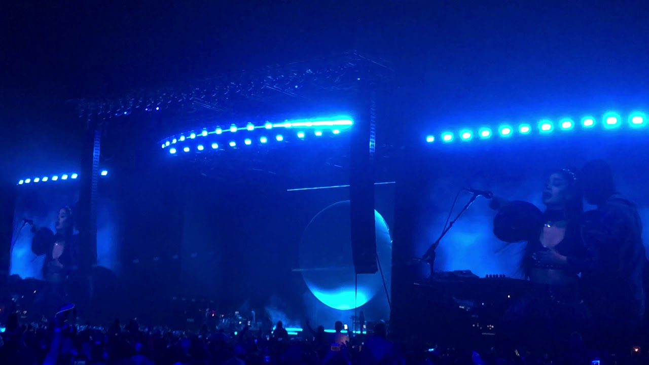 Ariana Grande - breathin' (Live at Coachella) (4-21-19)