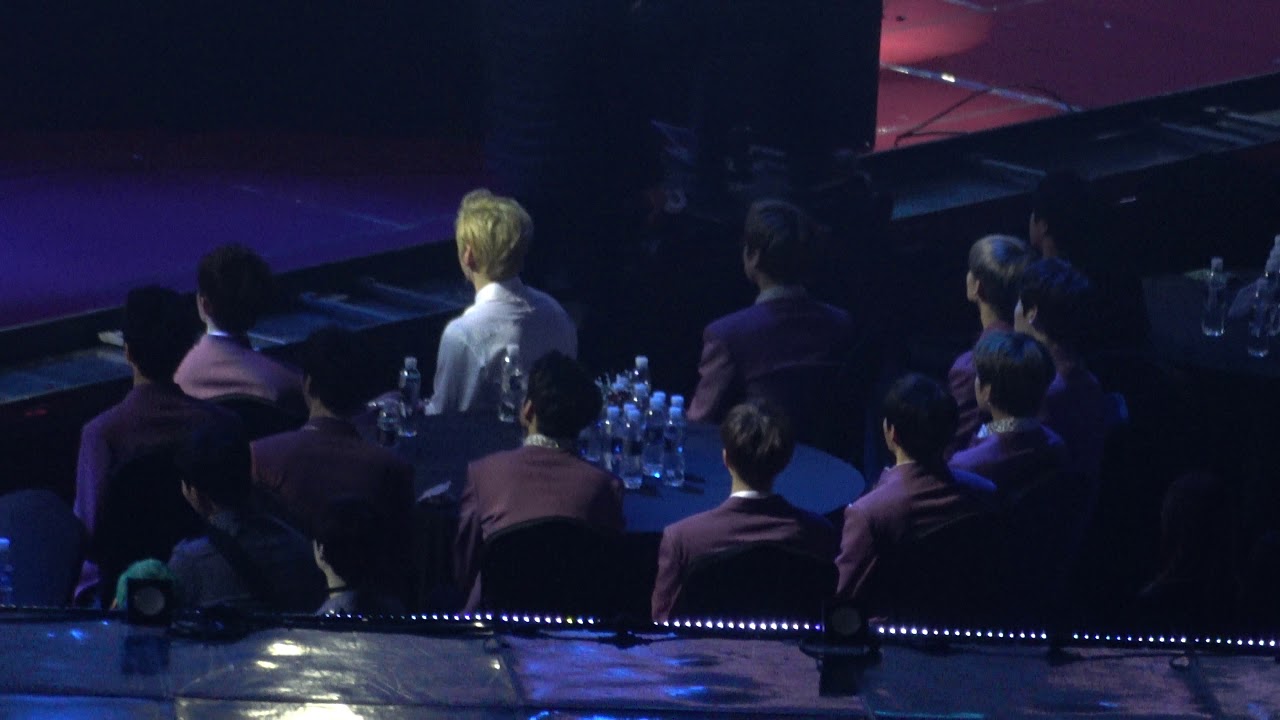 180125 서울가요대상 워너원 Wanna One 대기석 (슈퍼주니어 무대) Wanna One reaction to Super junior