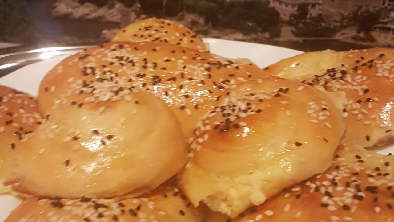 Türkische Kartoffel Poğaça (Teigtaschen/Brioche/Gebäck) gefüllt mit ...