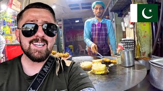 My FIRST Anday Wala Burger in Lahore! 🇵🇰
