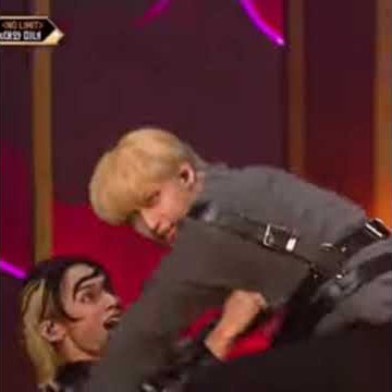 ateez wooyong and stray kids felix moment #mnet kingdom
