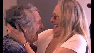89-летняя мать встретилась с дочерью, которая, как она считала, умерла 69 лет назад 89-летняя мать встретилась с дочерью, которая, как она считала, умерла 69 лет назад