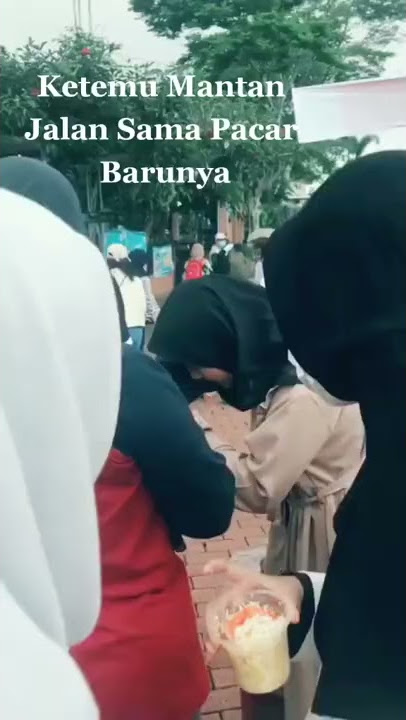 Ketemu mantan jalan sama pacar barunya #moments #sad #viral