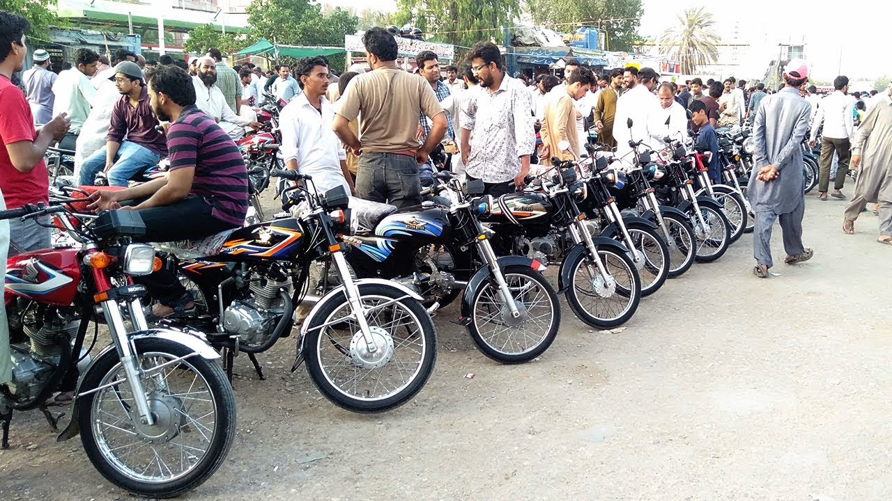 USED BIKES BAZAAR | Second Hand Cheap Motorcycles at Sunday Bike Market in Karachi Pakistan 2019 ...