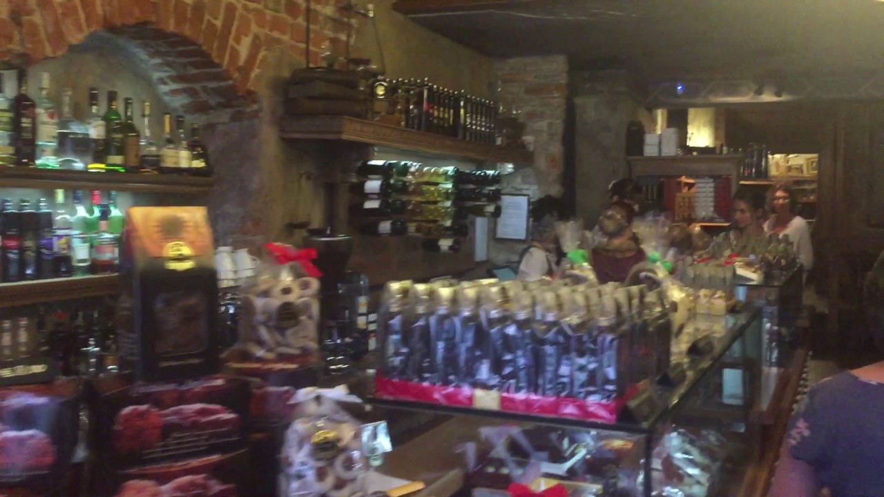 В Риге магический бар Riga Black Magic