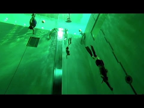 La piscina más profunda del mundo - YouTube