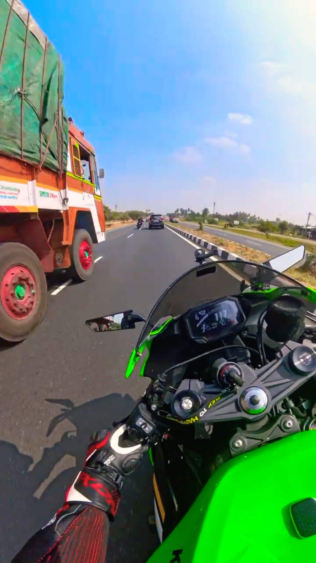 ZX6R Traffic Escape Mode! 🏍️⚡ #shorts #zx6r #revonic - YouTube