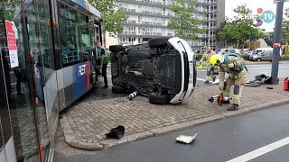 Zwaar ongeval op &#39;s-Gravelandseweg: tram ontspoort en auto op z&#39;n kant