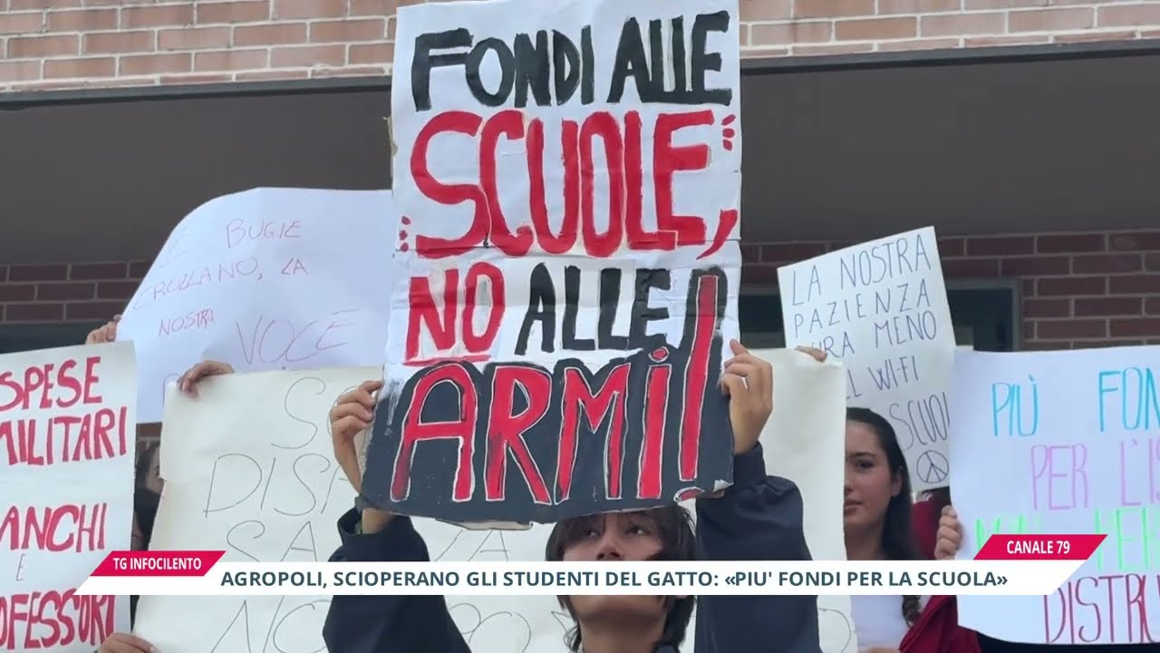 Agropoli: gli studenti del "Gatto" in piazza per protestare contro il carovita