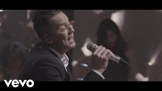 Charlie Zaa - Me Duele el Corazón  (Celebración: En Vivo)