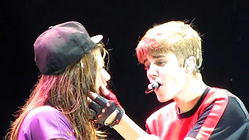 Justin Bieber - One less lonely girl (OLLG) @River Plate Stadium 12/10 HD (Desde FILA 2) LIVE