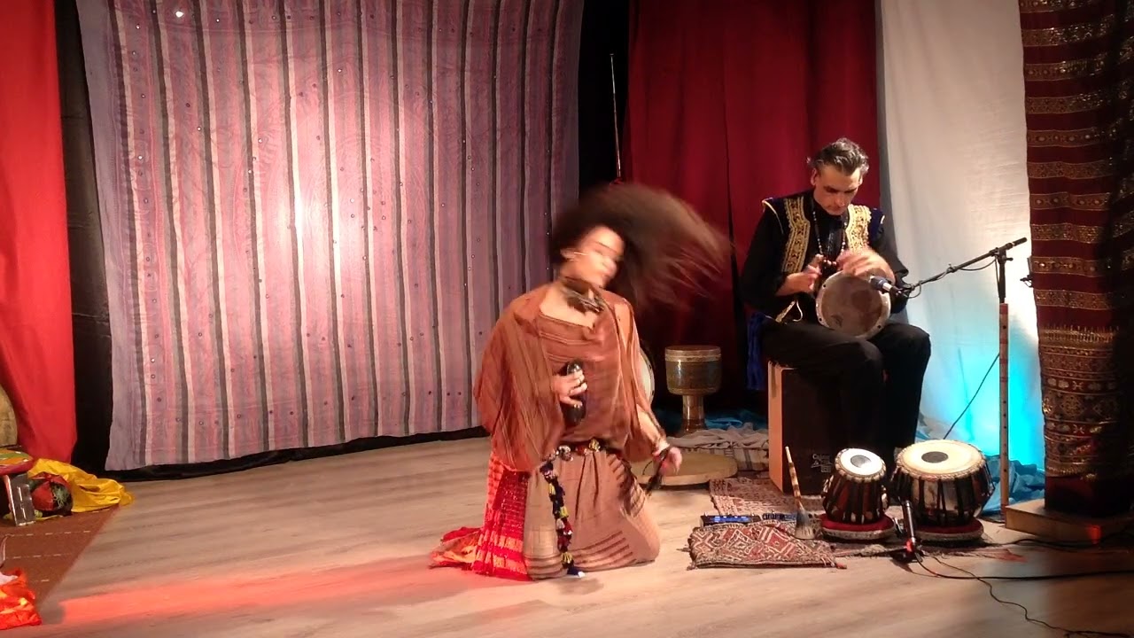 Rythme Gnawa derbouka, karkabous et danse