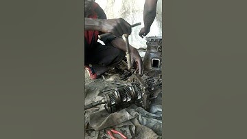 what is the  cause of this stuck in gear? #gears #gearbox