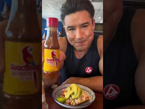 Mario Lopez y su reseña de comida mexicana en LA🇲🇽 #mariolopez #comidamexicana #shorts #seafood