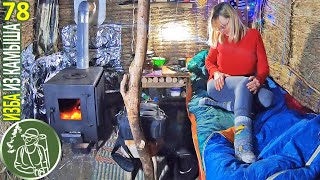 🪓 Overnight in a hut in a snowstorm 🔥 Bushcraft in a reed hut 78