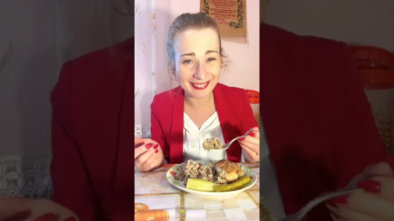 Мукбанг: борщ! Гречка с котлетой. Обеденный перерыв. За обед  догнала 5 Зайцев.