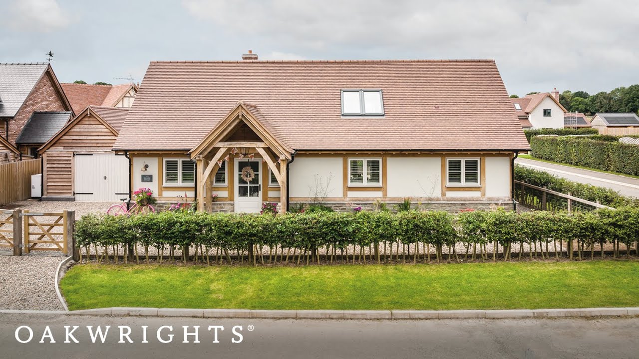 Visit Blossom Cottage I An impressive single-storey oak frame home