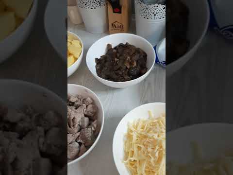 Картошка с мясом в горшочках