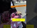 ミーアキャットのぽんずちゃん、北九州ジビエのイノシシ肉に夢中！
