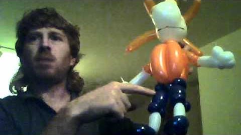 How to make balloon characters : Phineas from phineas and ferb look a like balloon twisting