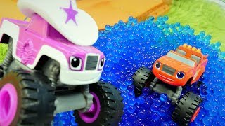 Blaze Suya Düştü. Monster Mashines Oyuncak Arabalar.