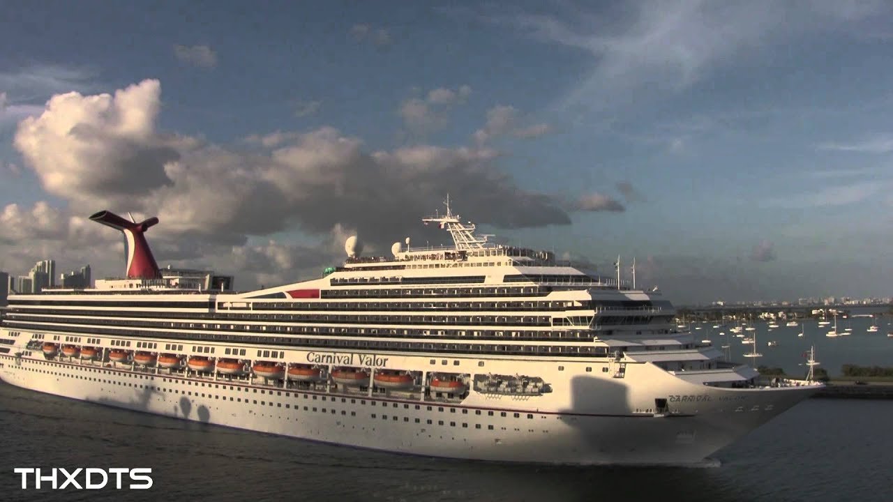 Cruise Ship Horn Battle from the Carnival Breeze JAN 2013 HD 1080p