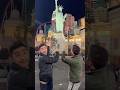 La Estatua de La Libertad, la pequeña que había en Las Vegas 🗽🎰 @DanielyAry #lasvegas #humor ￼