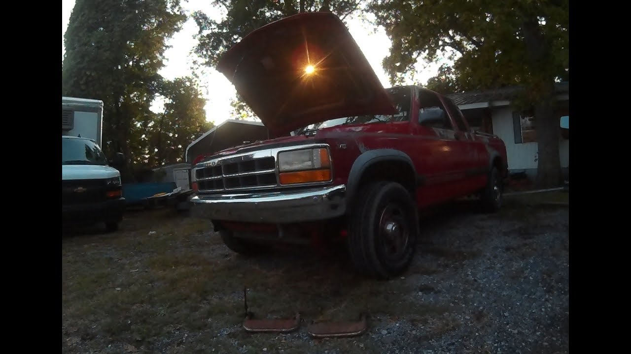 Fixing things on the 1994 Dodge Dakota, Round 1 - YouTube